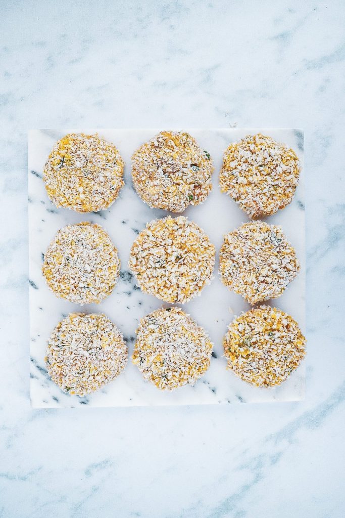 Sprøde fishcakes - Opskrift på panko panerede fiskefrikadeller