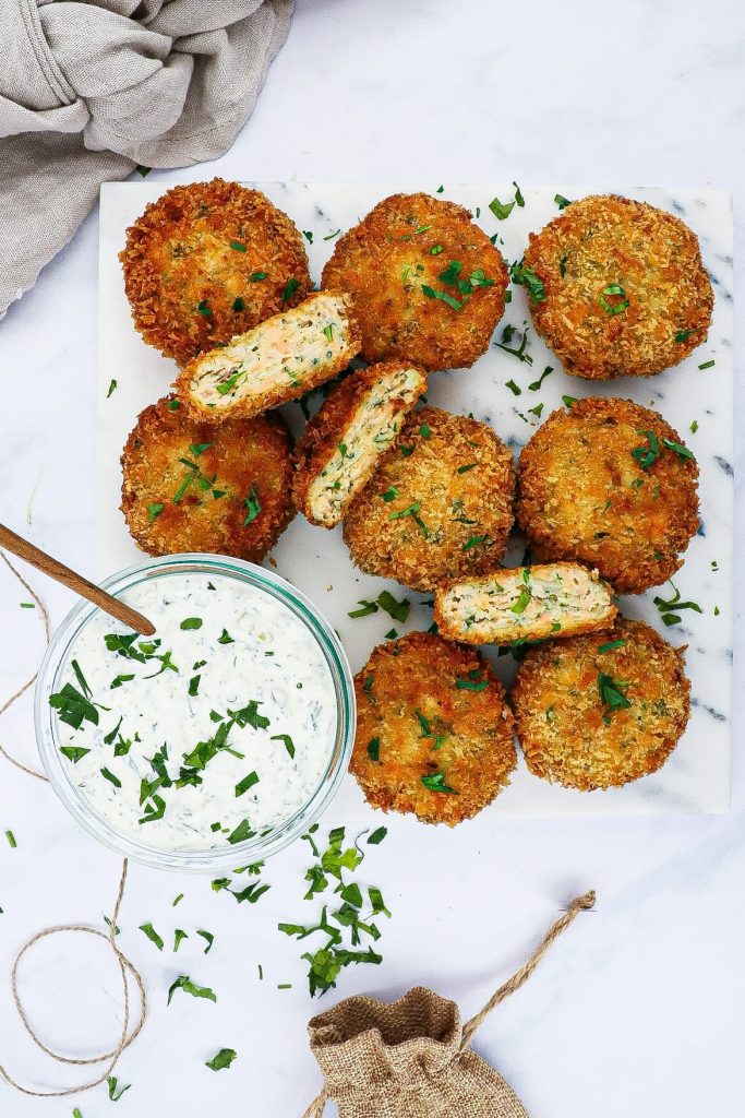 Sprøde fishcakes - Opskrift på panko panerede fiskefrikadeller