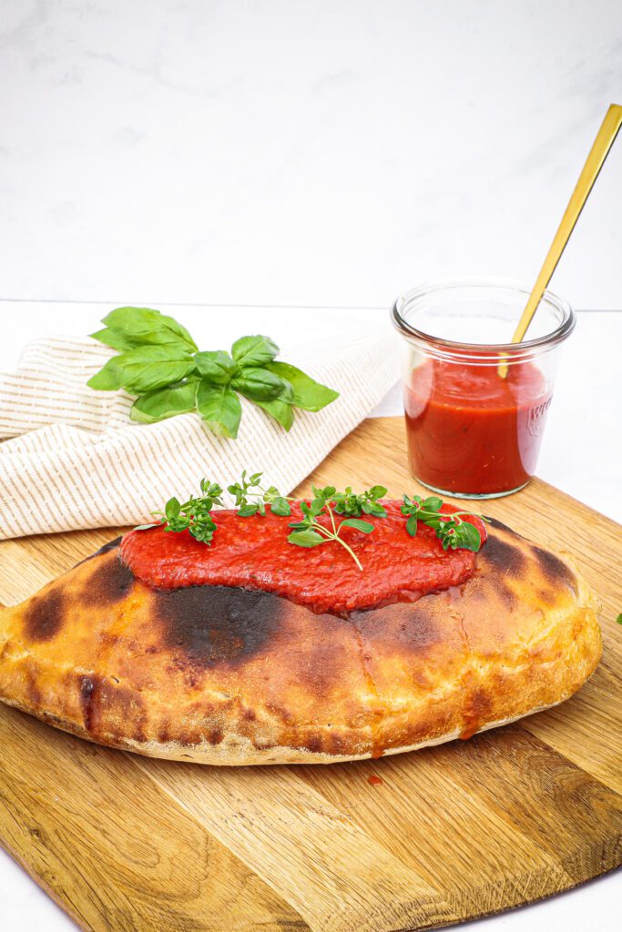 Calzone bolognese - Opskrift på calzone med spaghetti og kødsauce