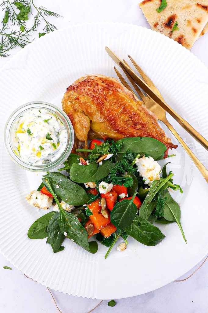 Stegt kyllingebryst Opskrift på græskar og yoghurt dip