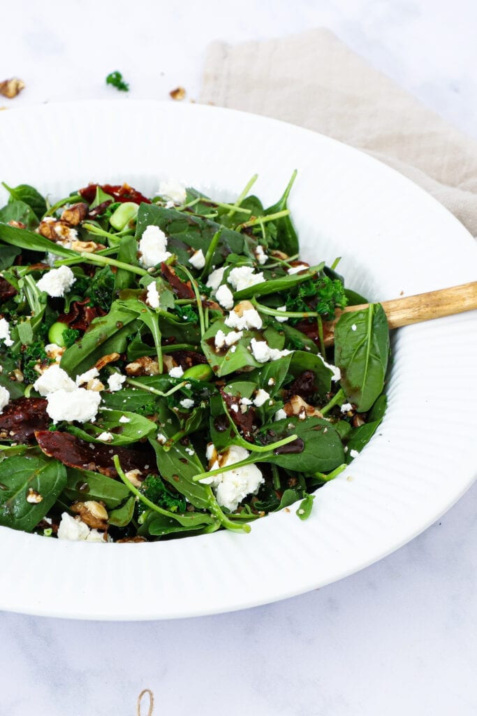 Spinatsalat - Opskrift på spinatsalat med parmaskinke