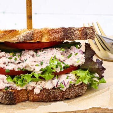 Sandwich med skinkesalat - Opskrift på skinkesalat sandwich
