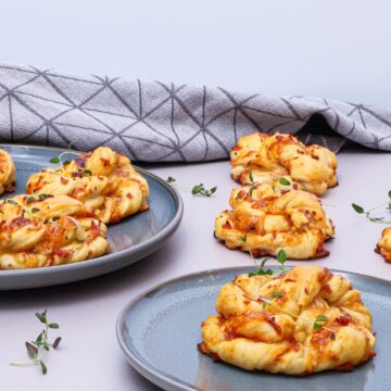 Pizzasnurrer med ost og skinke