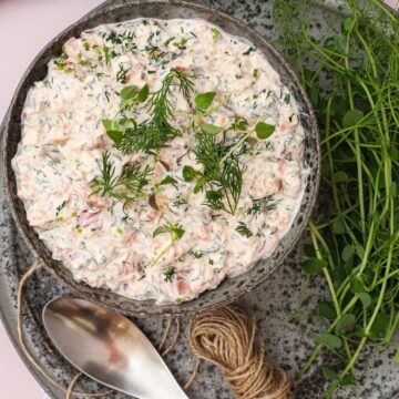 Laksesalat med røget laks