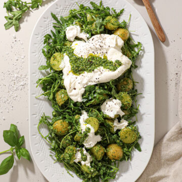 Kartoffelsalat med pesto og burrata - Opskrift på pestokartofler