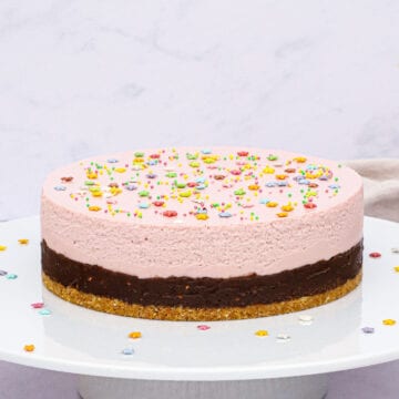 Studenterbrøds cheesecake - Opskrift på cheesecake a la studenterbrød