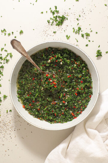 Chimichurri - Opskrift på skøn krydderurtesauce chimichurri