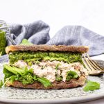 Tunsandwich med pesto og avocado - Opskrift på nem tunsandwich