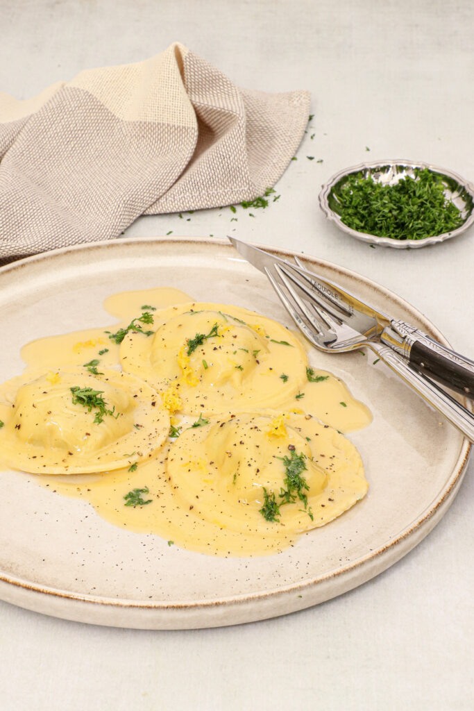 Ravioli med jomfruhummer og beurre blanc - Opskrift på ravioli