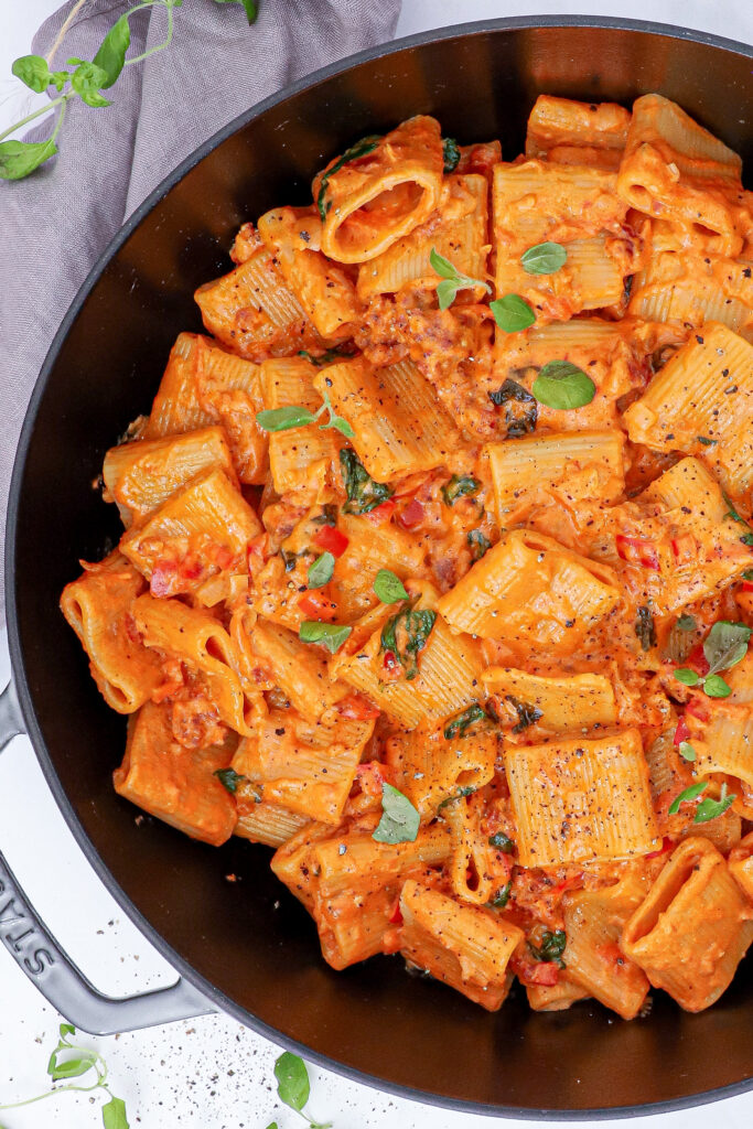 Cremet pasta med salsiccia - Opskrift på pasta med italiensk pølse