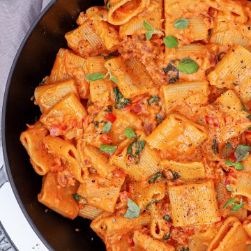 Cremet pasta med salsiccia - Opskrift på pasta med italiensk pølse