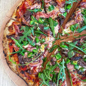 Pizza med oksekød, skinke og grøn peber - Tips til pizza topping