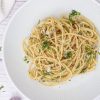 Spaghetti Aglio e Olio - Opskrift på pasta med hvidløg og olie