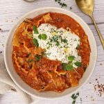 Spicy cremet lasagnesuppe - Opskrift på one pot lasagnesuppe