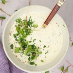 Krydderurte dressing - Opskrift på creme fraiche dressing med urter