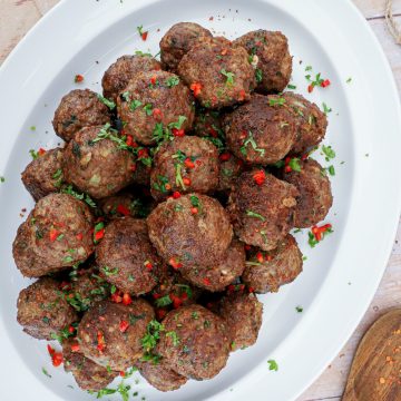 Græske kødboller - Opskrift på saftige græske frikadeller