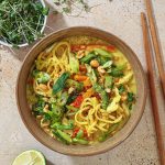 Chicken Satay Nudelsuppe - Thai peanutsuppe med kylling og nudler