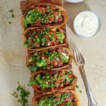 Mexicanske burger smash tacos med guacamole og pico de galla