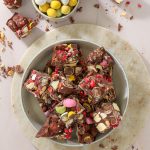 Påske rocky road - Rocky road med påskeæg, skum og peanuts