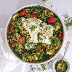 Tortellinisalat med grøn pesto og burrata – Perfekt til grillen