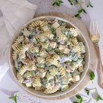 Cremet pastasalat med agurk, feta og dild - Perfekt til Grill