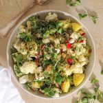 Kartoffelsalat med æble, blomkål og sennepsvinaigrette - Frisk og cremet