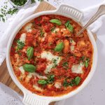 Bagt gnocchi med krydret tomatsauce og mozzarella – Nem og lækker