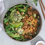 Kold nudelsalat med hakket svinekød - Nem asiatisk salat