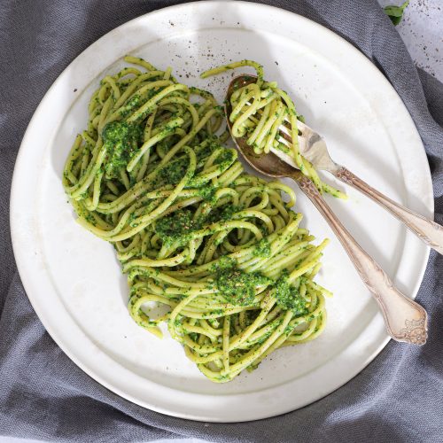 Pasta med spinatpesto - En nem hverdagspasta med grønpesto