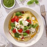 Åben lasagne med bagte tomater og burrata - Nem aftensmad der imponerer