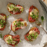 Crostini med Carpaccio og Parmesan Mayo - Perfekt Appetizer
