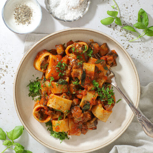 Pasta alla Norma Opskrift på Siciliansk pastaret med aubergine