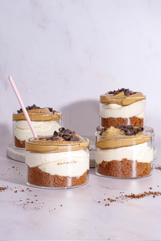 Cheesecake i glas med kaffeskum, kahlua og bastogne