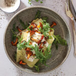Åben lasagne med kantareller, pancetta og burrata - Nem pastaret