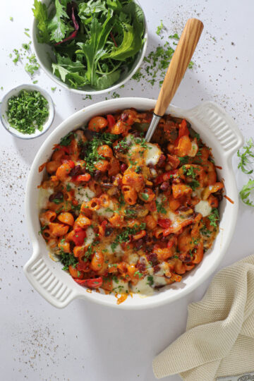 Vegetarisk bagt fajita pasta - Opskrift på bagt mexi pasta