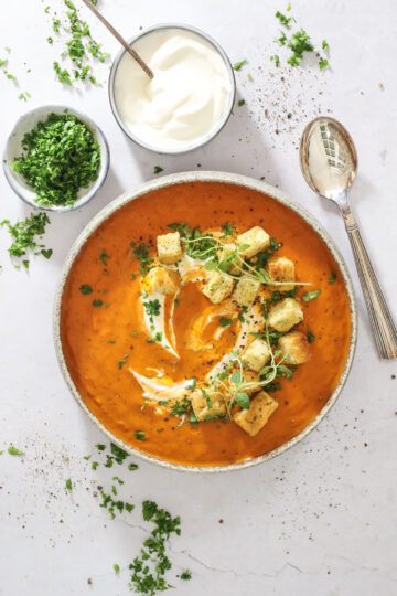 Cremet bagt grøntsagssuppe - Opskrift på suppe med grøntsager