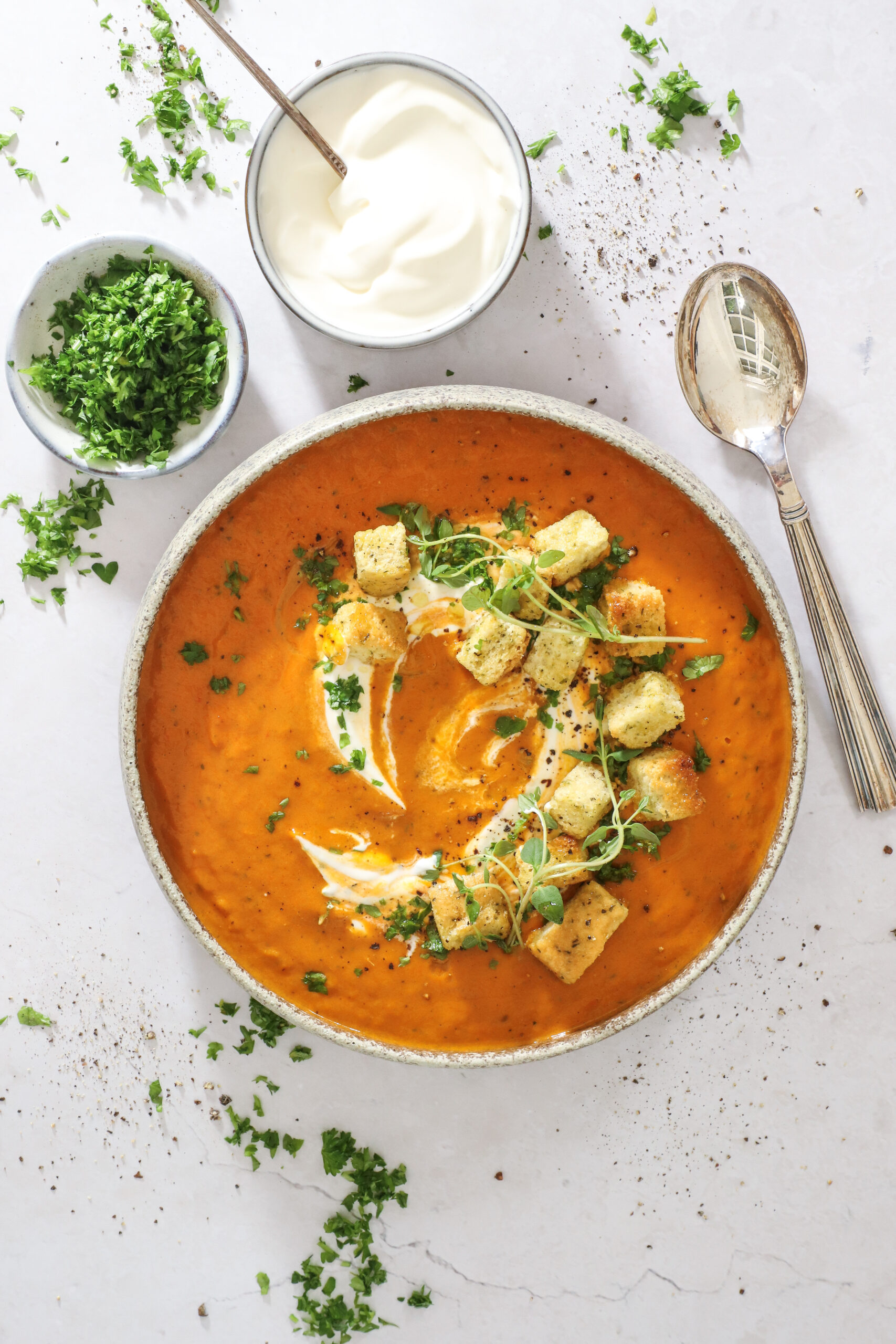 Cremet bagt grøntsagssuppe - Opskrift på suppe med grøntsager