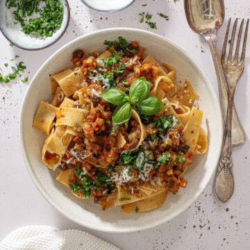 Pasta med grøntsags bolognese - Opskrift på vegetar bolognese