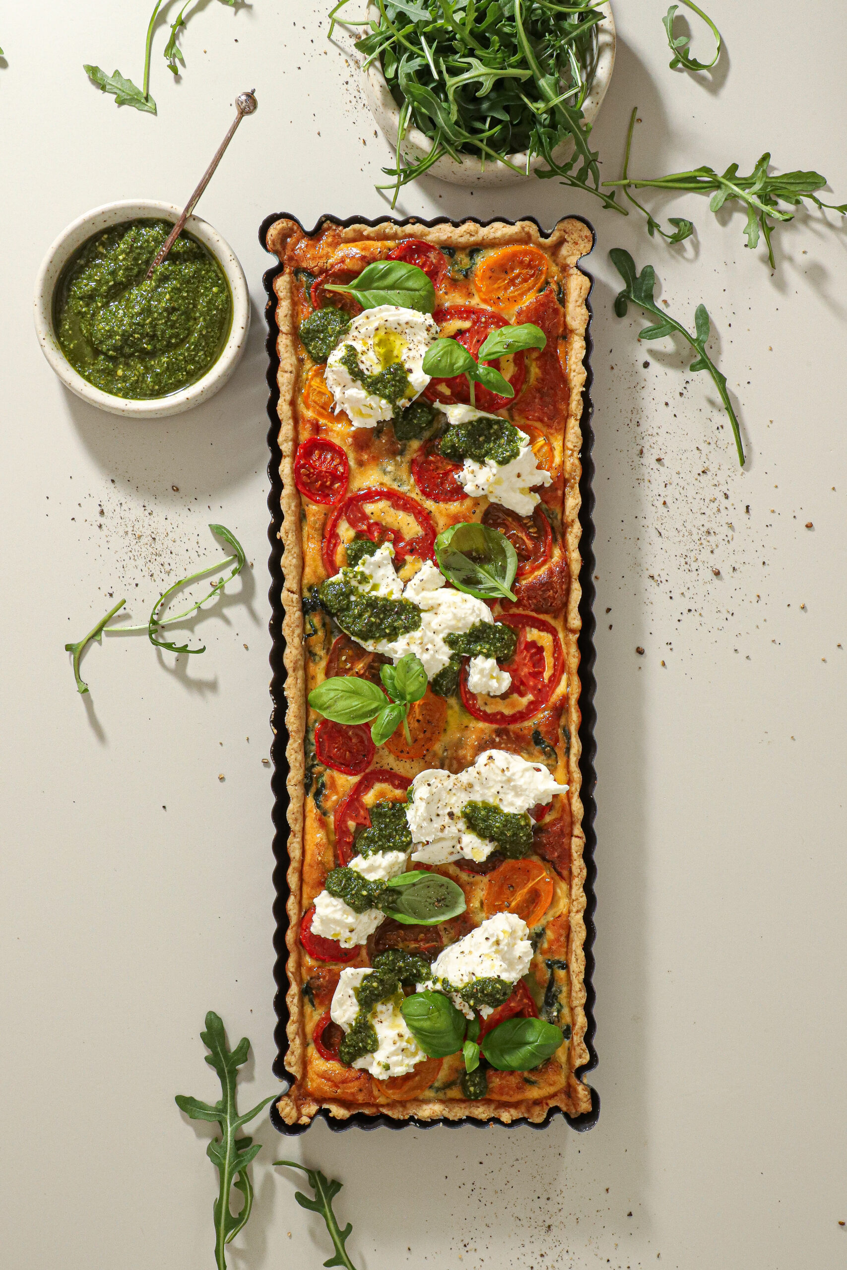 Tomattærte med spinat og burrata-image