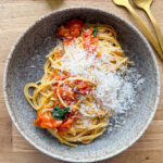 Pasta med friske tomater og chili – Nem og smagfuld sommer pasta