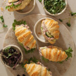 Mini croissanter med skinkesalat – Nem appetizer til festen