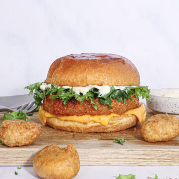 Crispy Chicken Cheese Burger – McChicken Copycat med cheddar