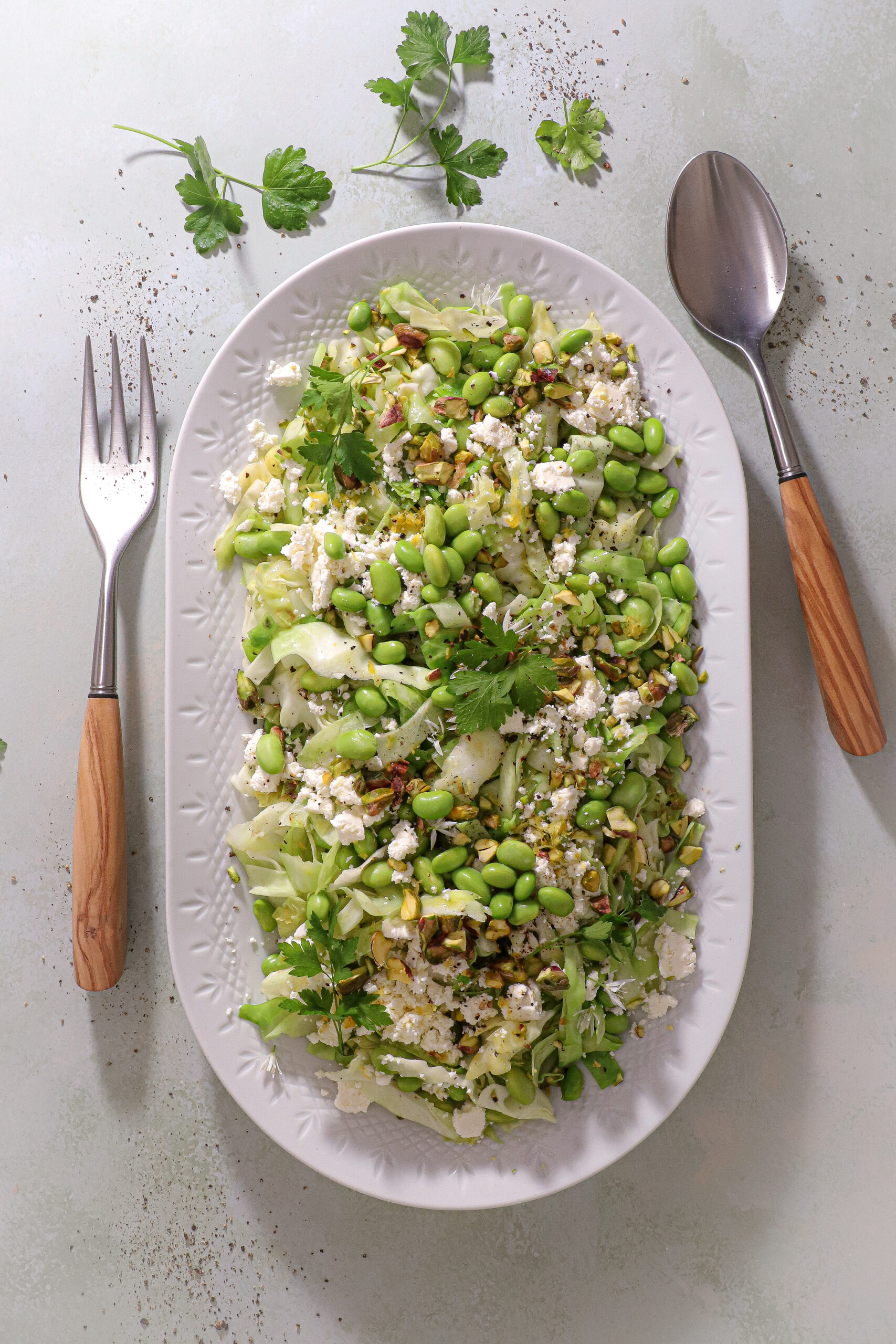 Lun spidskålsalat med pistacie og feta - Salat på 5 minutter