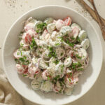 Cremet tomat- og agurkesalat med græsk yoghurt og hvidløg