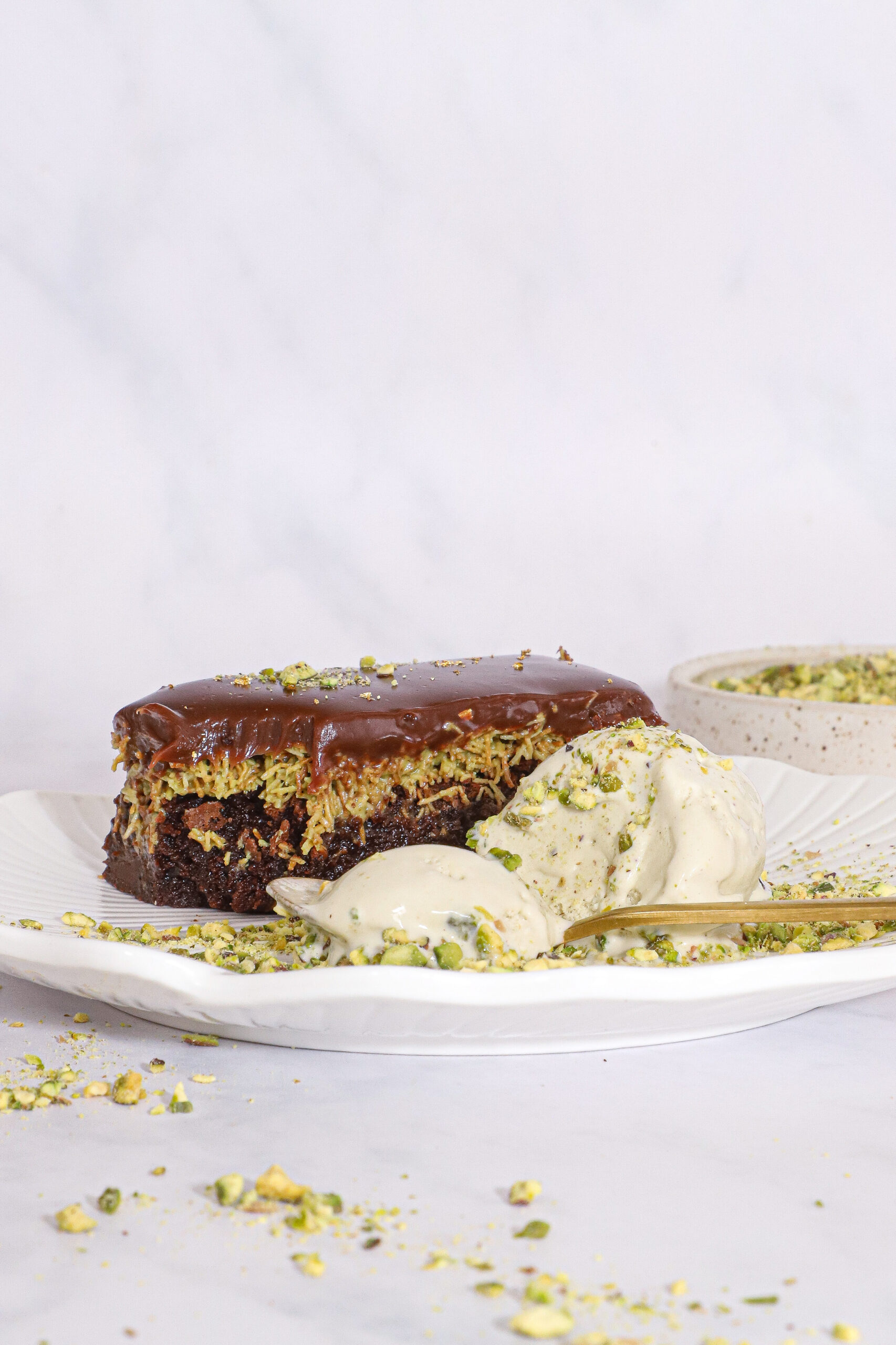 Dubai brownie med pistacieis – Fudgy Chokoladekage a la Dubai