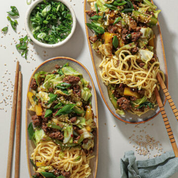 Stir fry med hakket oksekød og sprøde grøntsager – Klar på 20 min