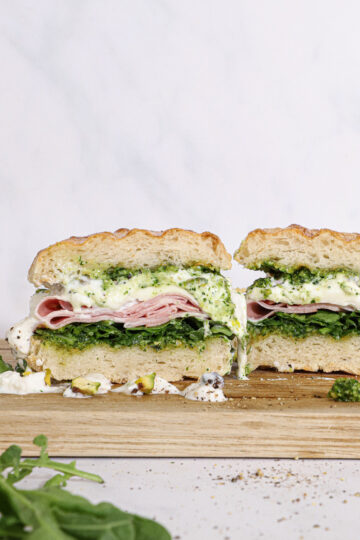 Mortadella sandwich med burrata og pesto – Italiensk luksus på få minutter