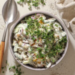 Knust kartoffelsalat med urtedressing - Sprød kartoffelsalat