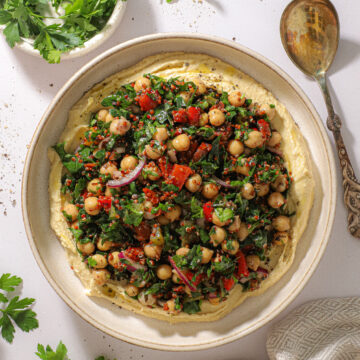 Kikærtesalat med quinoa og hummus – Nem proteinsalat