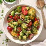 Avocadosalat med tomat og lime – Frisk og farverig sommersalat